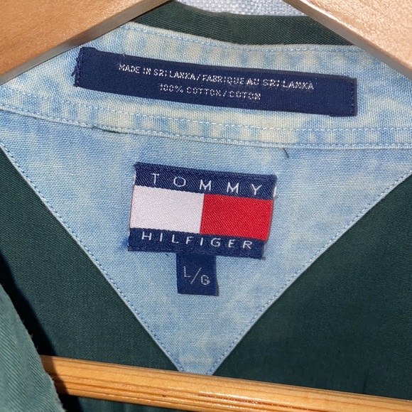 VGT Color block Tommy Hilfiger 100% cotton button-down. Size large - Picture 4 of 8